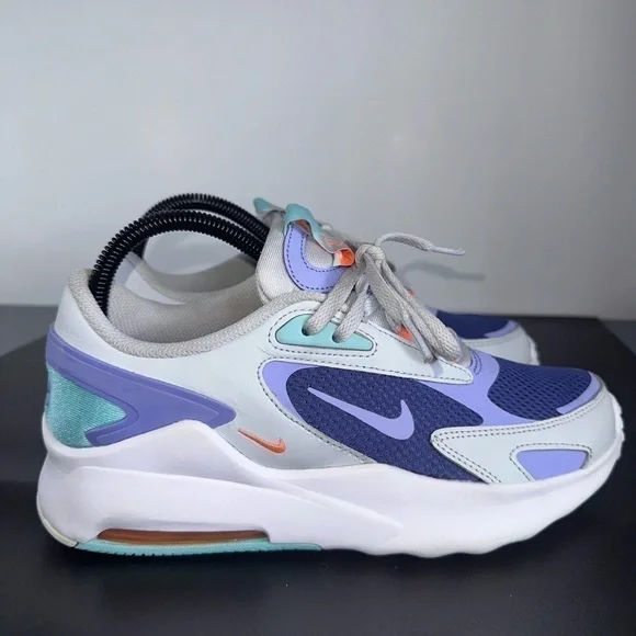 Nike Air Max Bolt Women’s Sneaker Dk Purple Dust/Light Thistle Size: 6Y - Picture 1 of 10